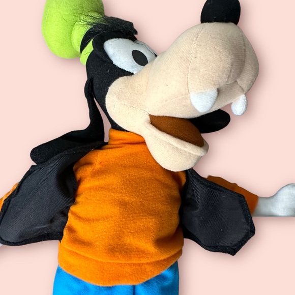 DISNEY Goofy Plush with Tags - Picture 3 of 16